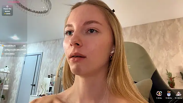 BrightAnnie's cam snapshot