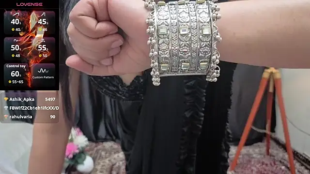 Madam-Mayaa's cam snapshot