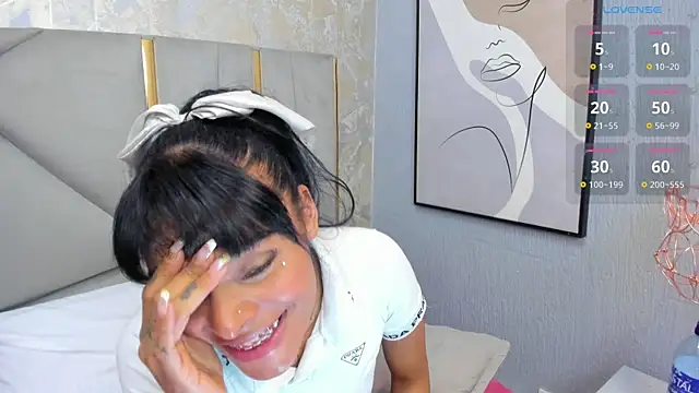 EmmaEbony_'s cam snapshot