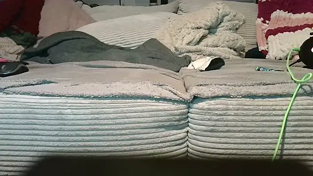 T0Yforeskin live sex cam