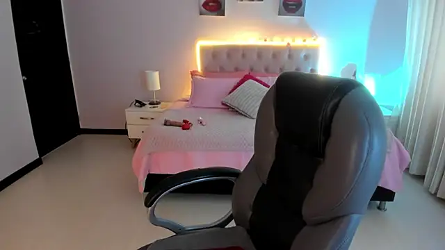 Violeta_Hotter live sex cam