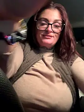 MommyScarletEire live sex cam