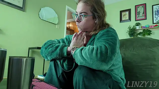 Linzy_19 live sex cam