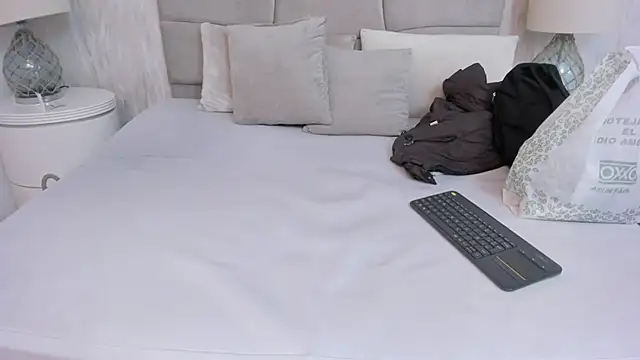 Naomii_BDSM live sex cam