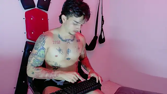 AliceandMax's cam snapshot