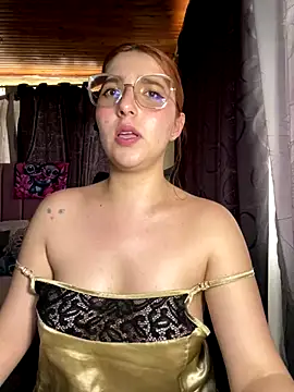 CoraVibes live sex cam