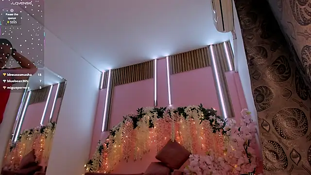 ThiccyLexxy live sex cam