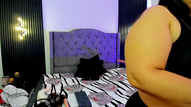 martina_foxy_'s cam snapshot