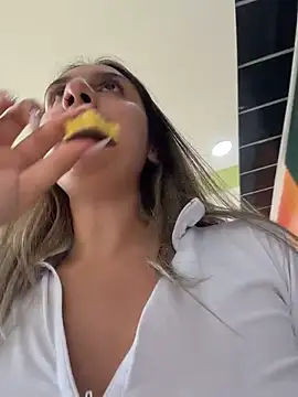 sarah_honey__ live sex cam