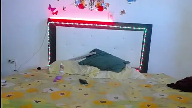 Nicolle_Milf live sex cam