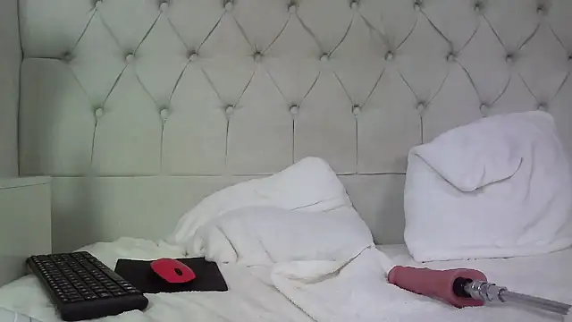 carolinesampaio live sex cam