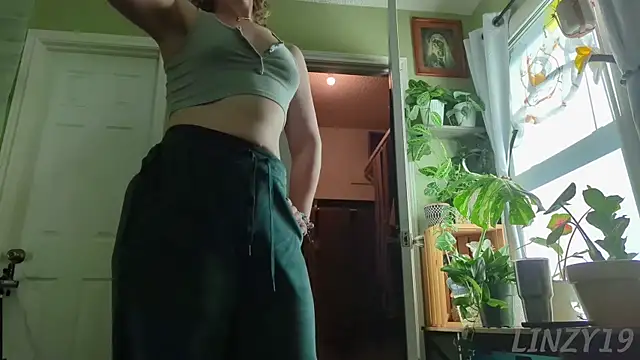 Linzy_19 live sex cam