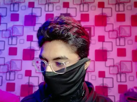 ChiseledCharm live sex cam