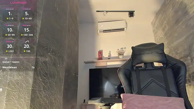 LunaBaker-1 live sex cam