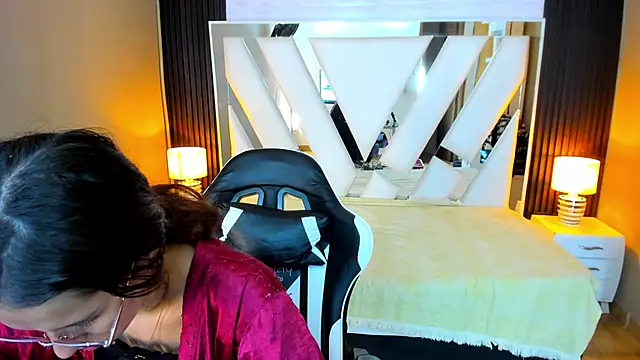 Linda4Petite live sex cam