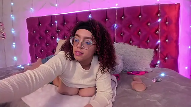 Miamiller_22 live sex cam