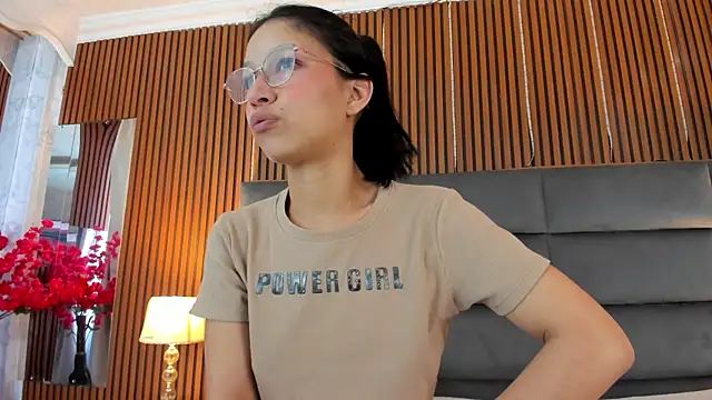 Sophie_Calloway's cam snapshot