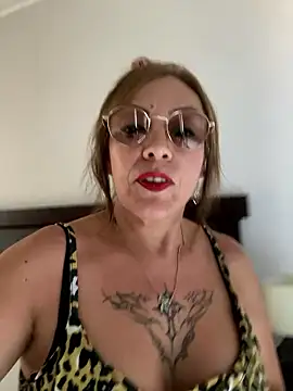 Gatithaaa live sex cam