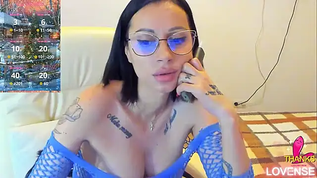 kissnicol32 live sex cam