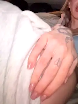 kira_mia live sex cam