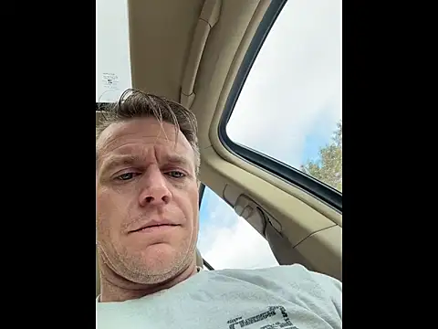 DILFiGuess1 live sex cam