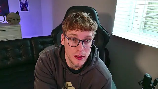 BlueEyedTallGuy94 live sex cam