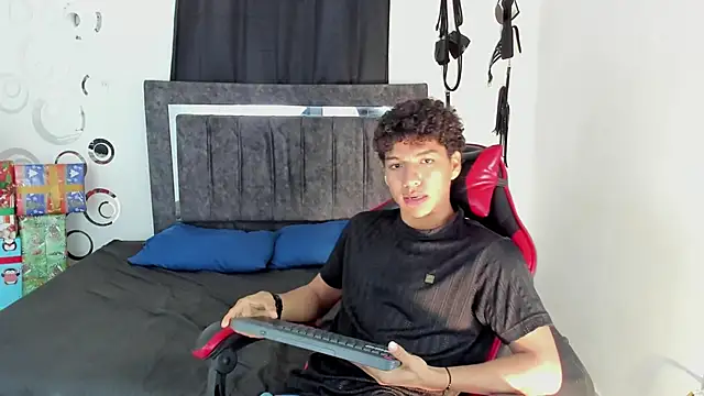 Maximiliano_Khalil live sex cam