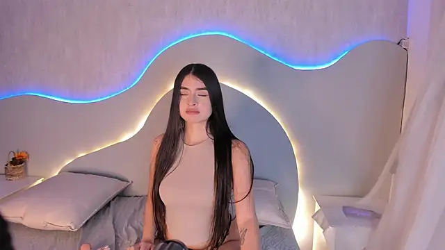 EmiliClarke's cam snapshot