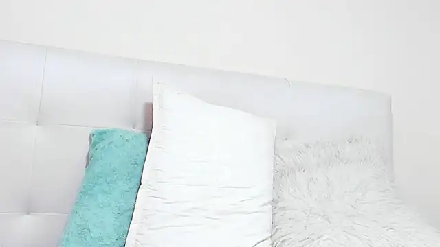 SexyLatinsx's cam snapshot