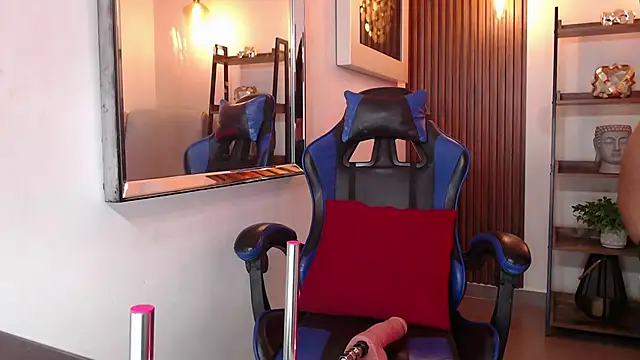 Kenya--Buhle live sex cam