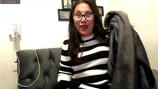 MirandaLatinaLovely live sex cam