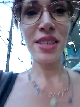 Irresistible24 live sex cam