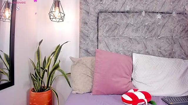 Seraphyne666 live sex cam