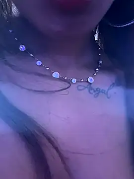 lilliiilliiillil live sex cam