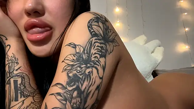 EIeniVanwart live sex cam