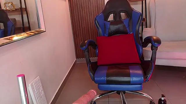 Kenya--Buhle live sex cam