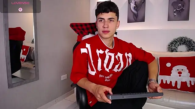 AdrianRinaldi live sex cam