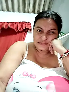 Horny-Mommy-Dirty live sex cam