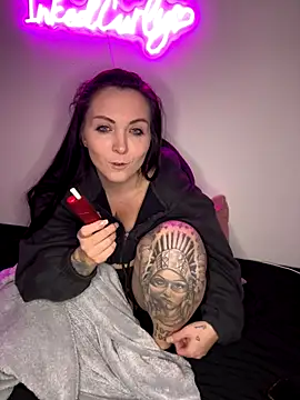 InkedCurly_L's cam snapshot