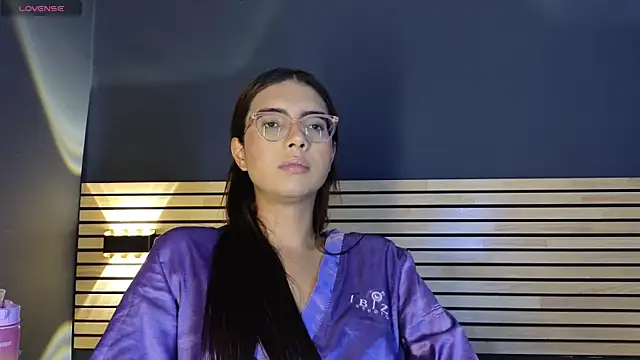 sara_saenz99 live sex cam