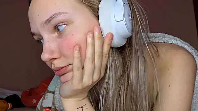 KarinRobertson live sex cam