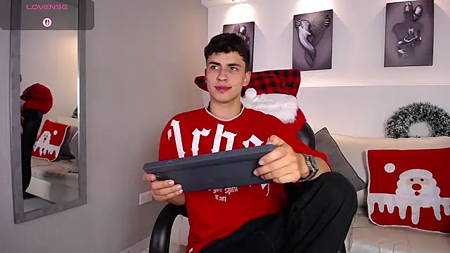 AdrianRinaldi live sex cam