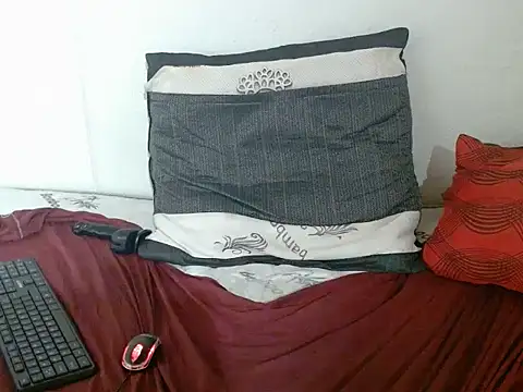 HugeTitties's cam snapshot