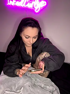 InkedCurly_L's cam snapshot