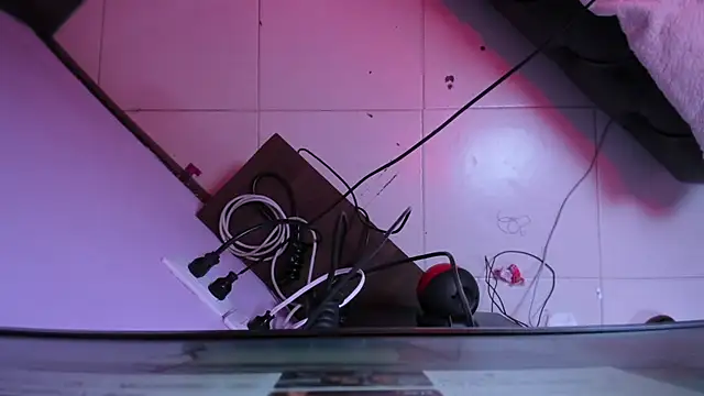 Violetta_Rousse_'s cam snapshot