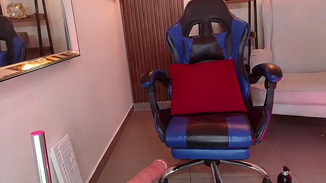 Kenya--Buhle live sex cam