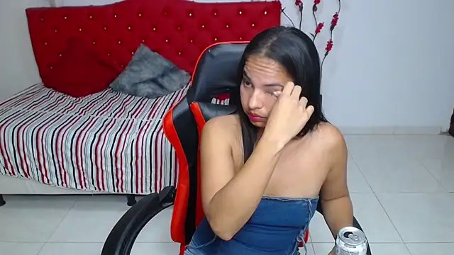 nicol_ross19's cam snapshot