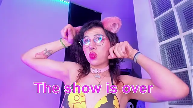 Sweet-SharoKitty live sex cam