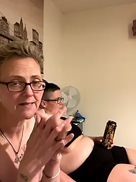 Curvy-Jinx live sex cam