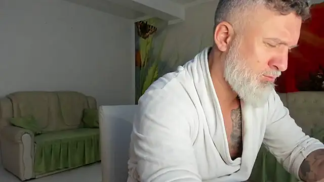 BlowMyXXL live sex cam